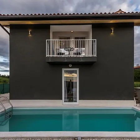Villa Art House With Pool