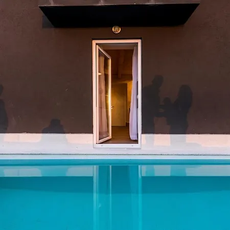 Art House With Pool Villa
